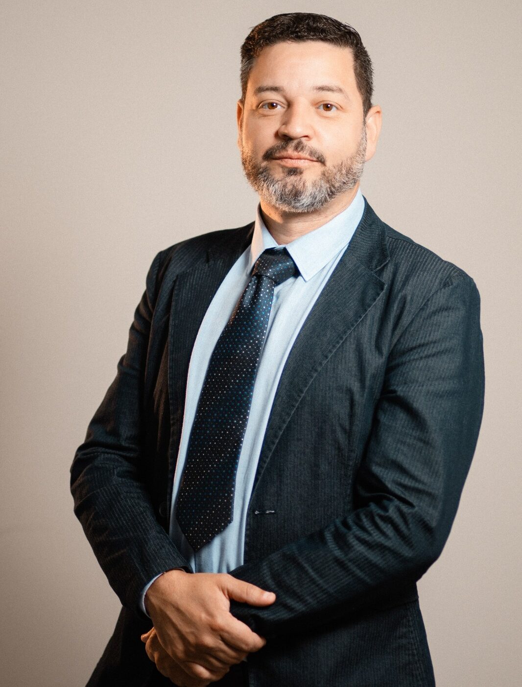 Retrato profissional de Emerson Souza, Advogado Especialista em Direito Bancário